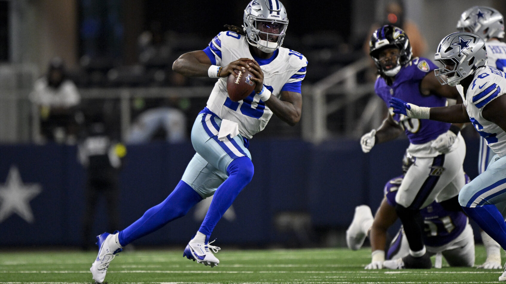 Joe Milton scrambles against the Ravens in the preseason.