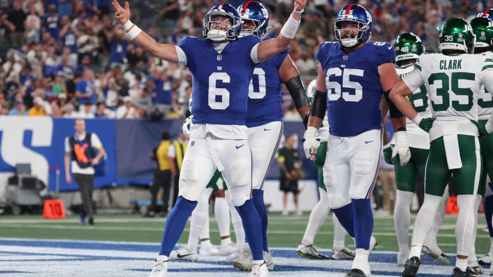 New York Giants quarterback Jaxson Dart celebrates