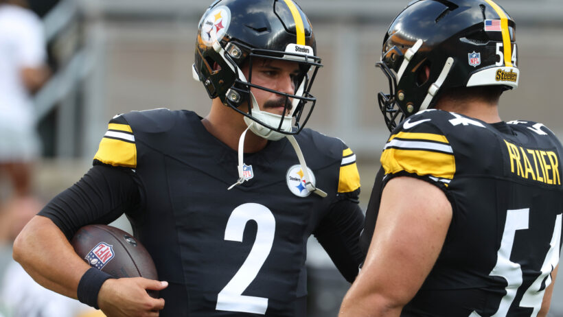 Pittsburgh Steelers quarterback Mason Rudolph talks with center Zach Frazier on the field