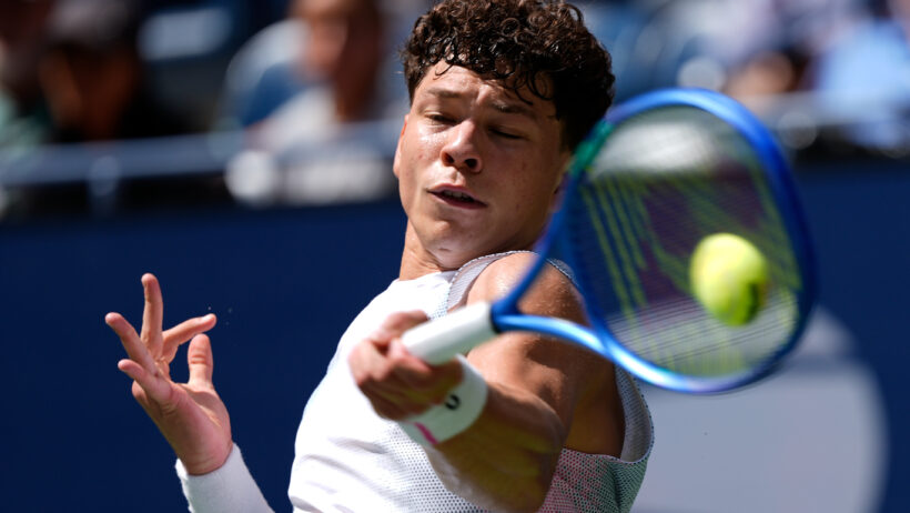 Ben Shelton hitting a forehand