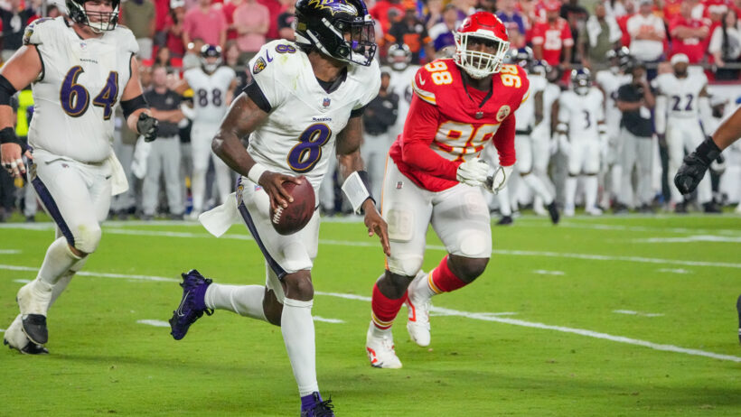 Baltimore Ravens quarterback Lamar Jackson runs the ball against the Kansas City Chiefs