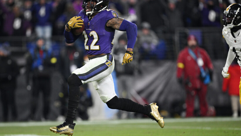 Baltimore Ravens running back Derrick Henry carrying the ball