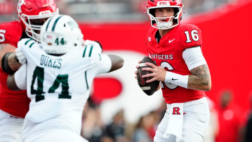 Athan Kaliakmanis looking to pass ball