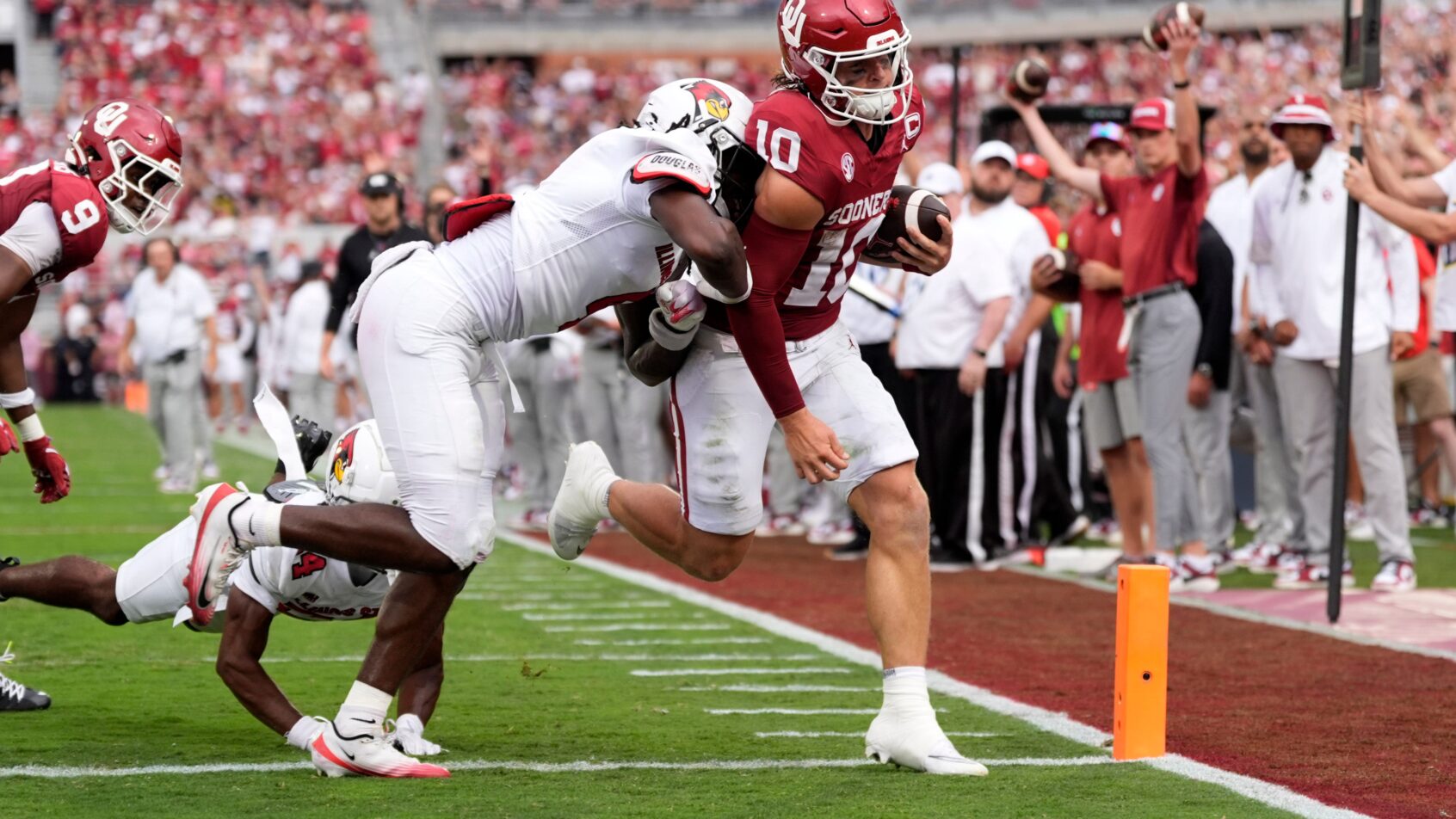 John Mateer rushes for a TD in Week 1 vs Illinois State.