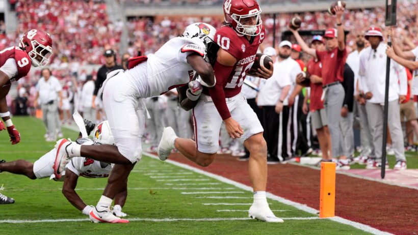 John Mateer rushes for a TD in Week 1 vs Illinois State.