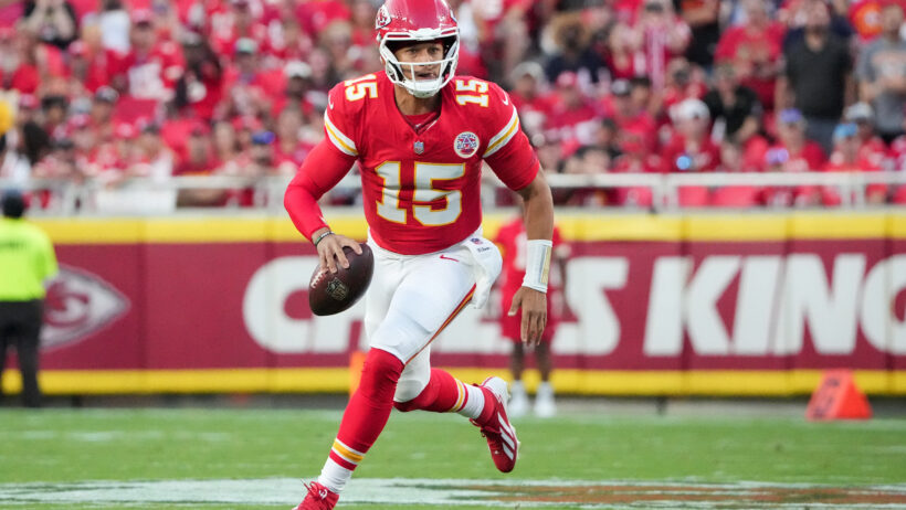 Patrick Mahomes scramble in a preseason game vs the Bears.