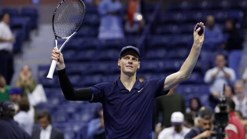 Jannik Sinner waves to the crowd at the 2025 US Open