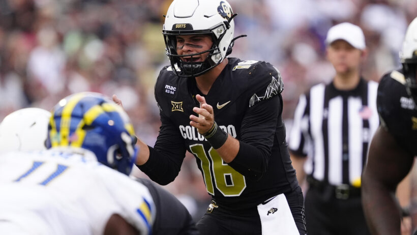 Colorado Buffaloes quarterback Ryan Staub calls for the ball