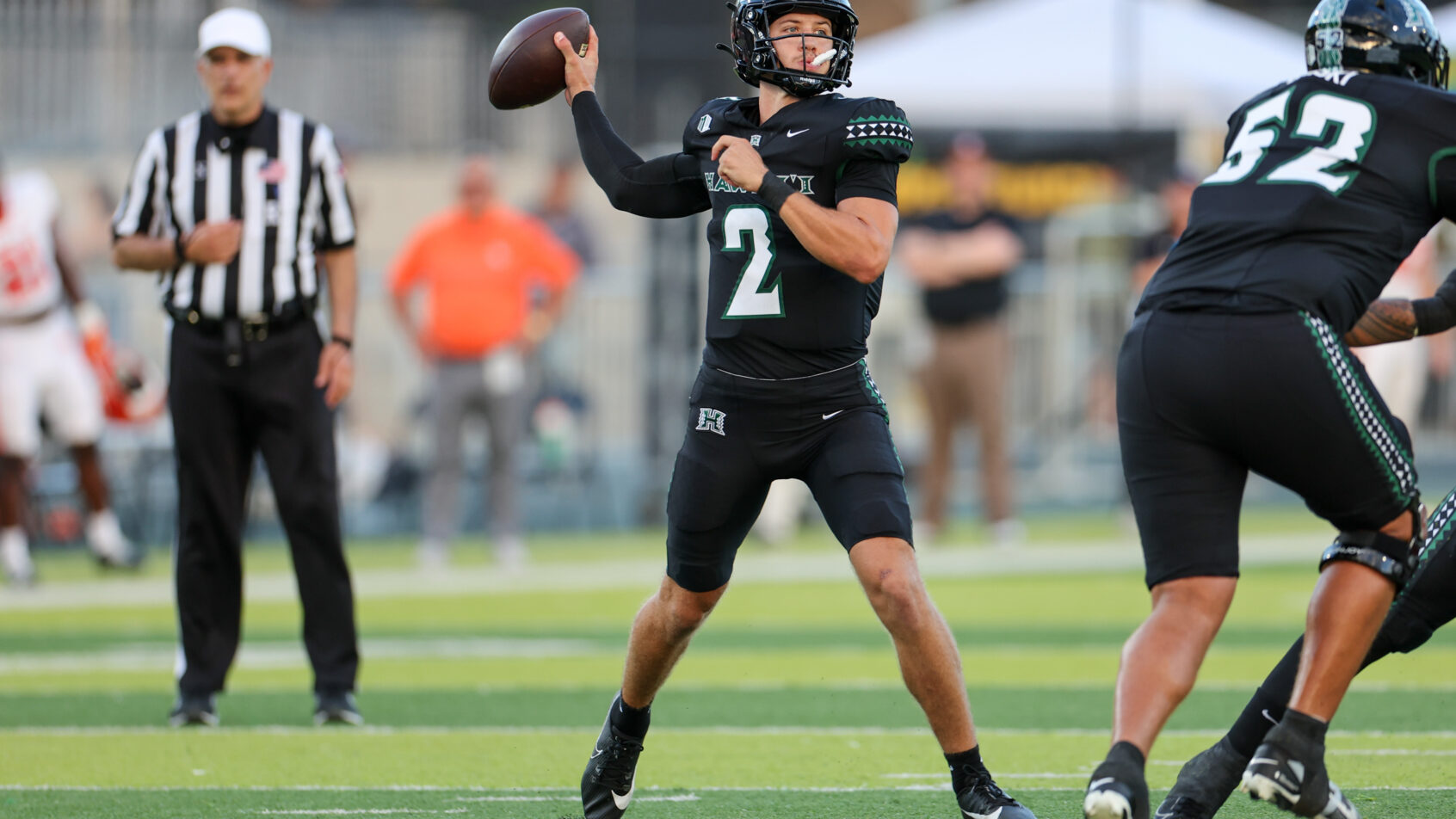 Hawaii Rainbow Warriors quarterback Luke Weaver makes a pass