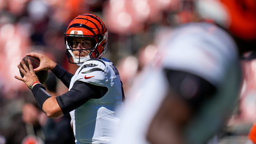 Cincinnati Bengals quarterback Joe Burrow throwing a pass