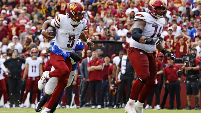 Jayden Daniels breaks a big run versus the Giants.