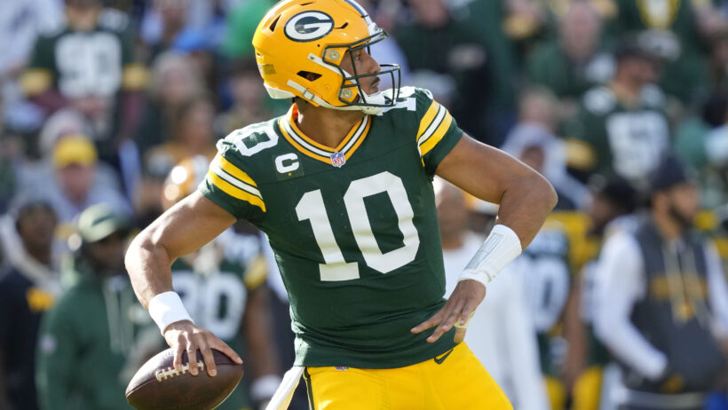 Green Bay Packers quarterback Jordan Love throwing a pass