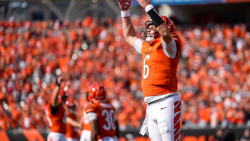 Jake Browning celebrates a Bengals TD in Week 2 vs the Jaguars.