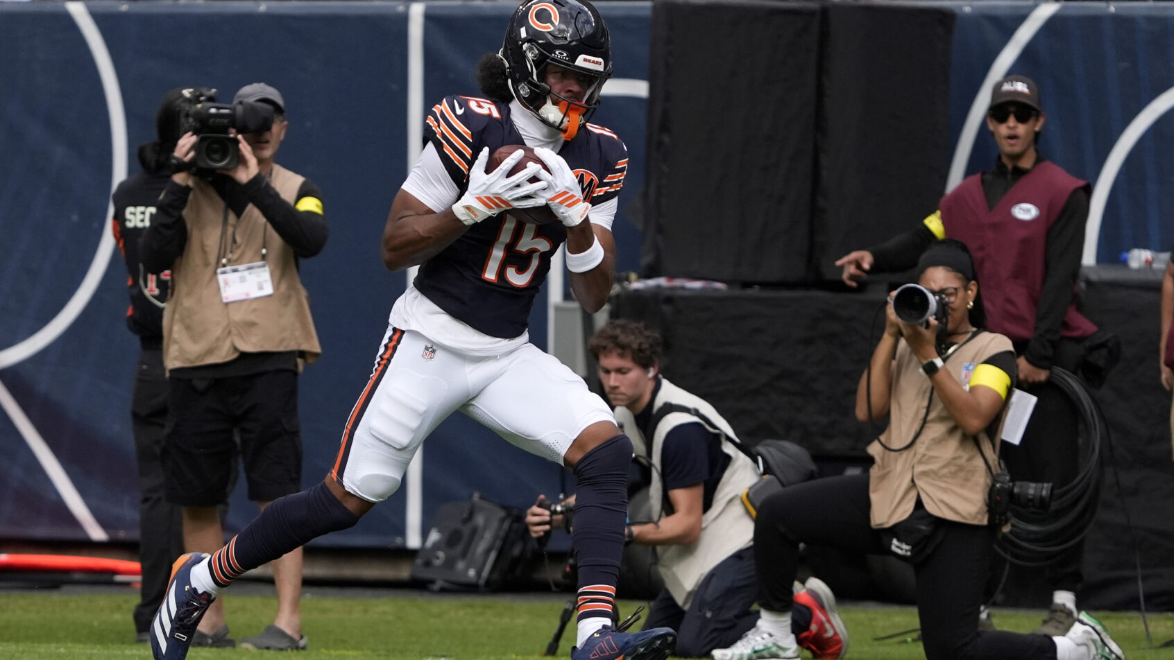 Rome Odunze catches the ball for a touchdown vs the Cowboys