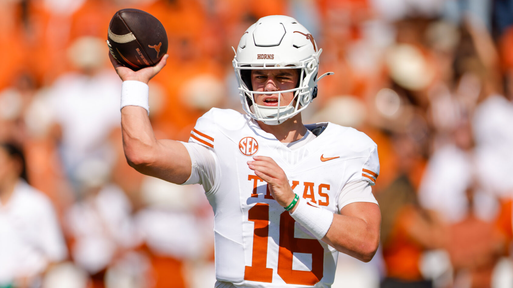 Texas Longhorns quarterback Arch Manning warms up