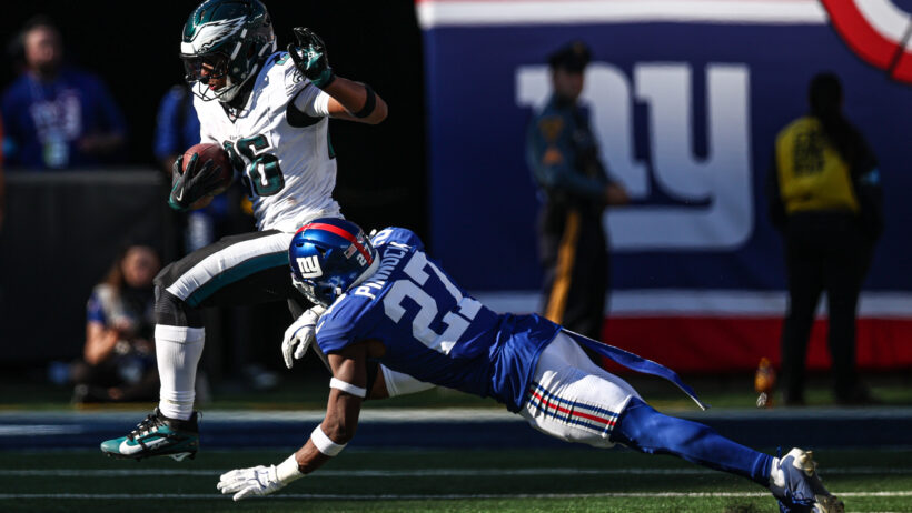 Philadelphia Eagles running back Saquon Barkley running with the ball against the New York Giants