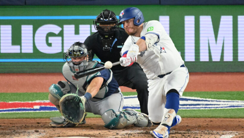 Toronto Blue Jays catcher Alejandro Kirk swinging against the Seattle Mariners