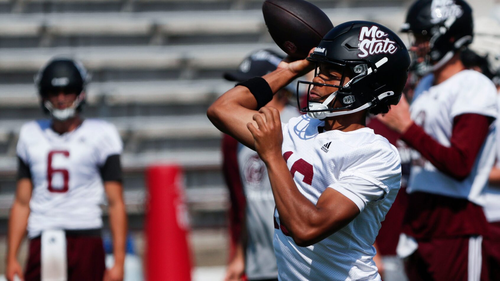 Deuce Bailey throwing pass