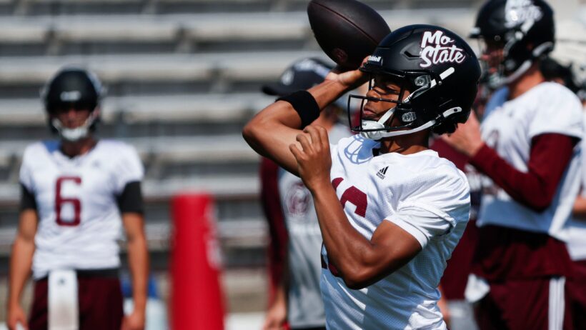 Deuce Bailey throwing pass