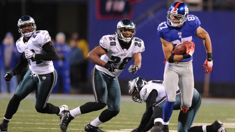 New York Giants Domenik Hixon runs with the ball against the Philadelphia Eagles