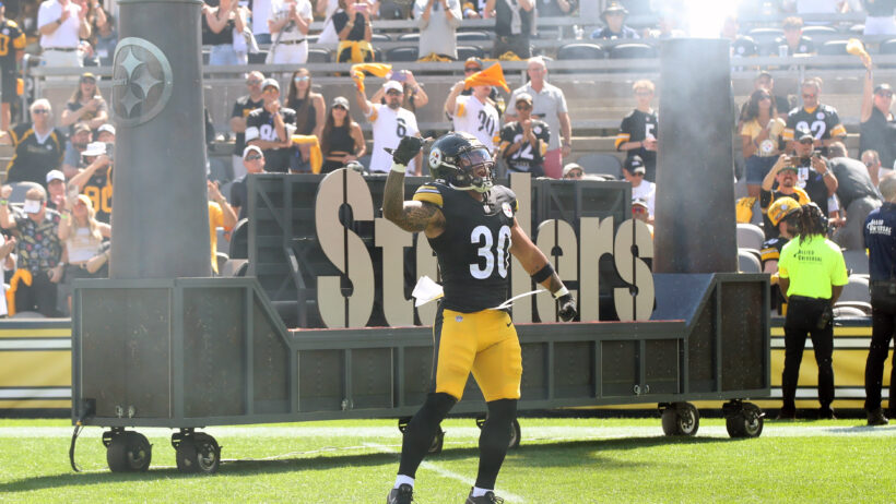 Jaylen Warren entering the field pregame