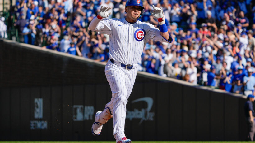 Chicago Cubs outfielder Seiya Suzuki rounding the bases