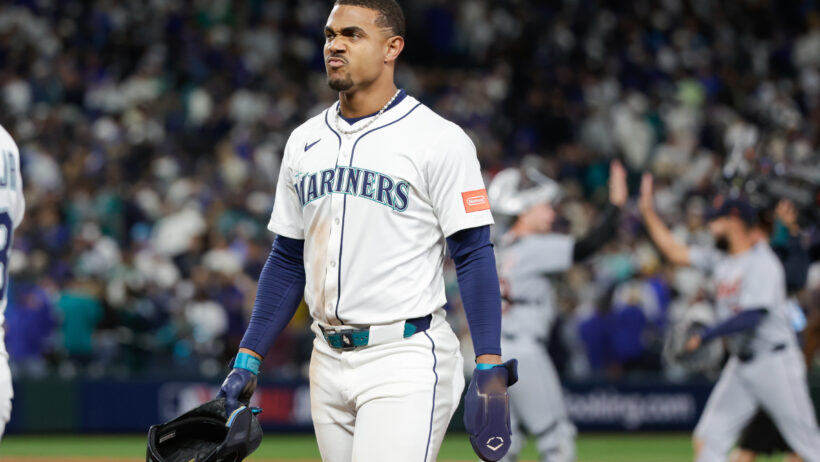 Seattle Mariners outfielder Julio Rodríguez walks off the field dejected after a loss