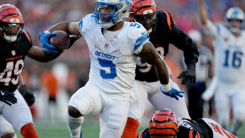Detroit Lions running back David Montgomery carries the ball against the Cincinnati Bengals