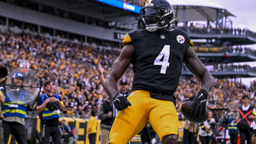 DK Metcalf scores a touchdown versus the Browns in Week 6.