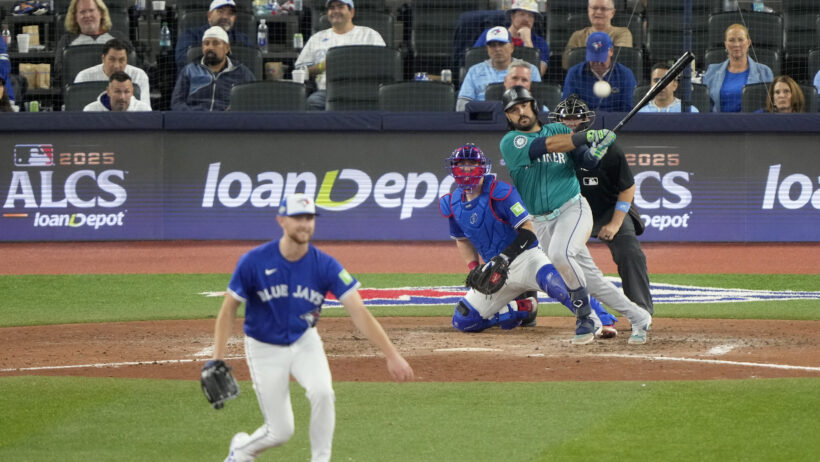 Seattle Mariners third baseman Eugenio Suarez hitting a single against the Toronto Blue Jays
