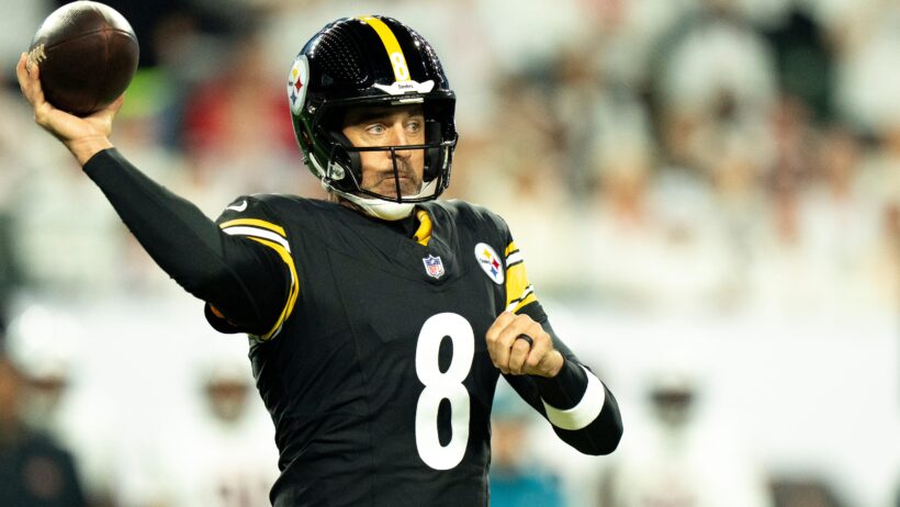 Aaron Rodgers tosses a pass versus the Bengals on Thursday Night Football.