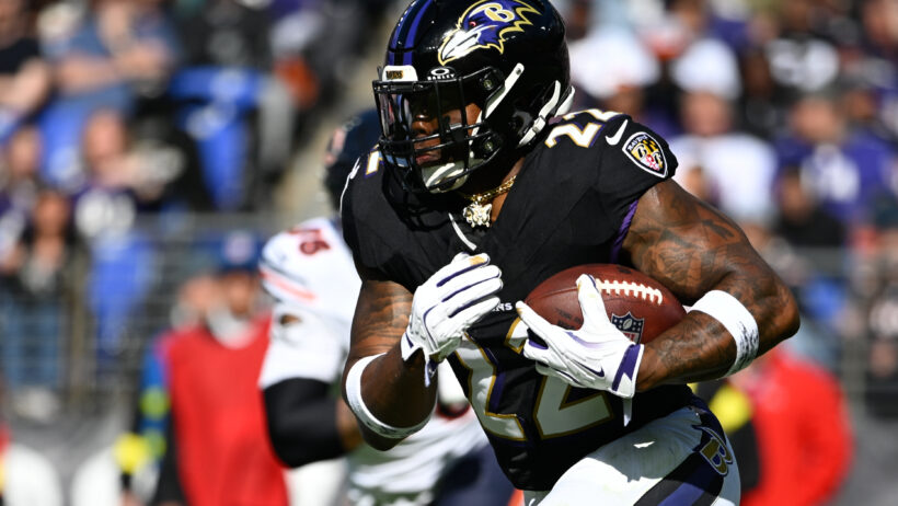 Derrick Henry rushes the ball versus the Bears in Week 8.