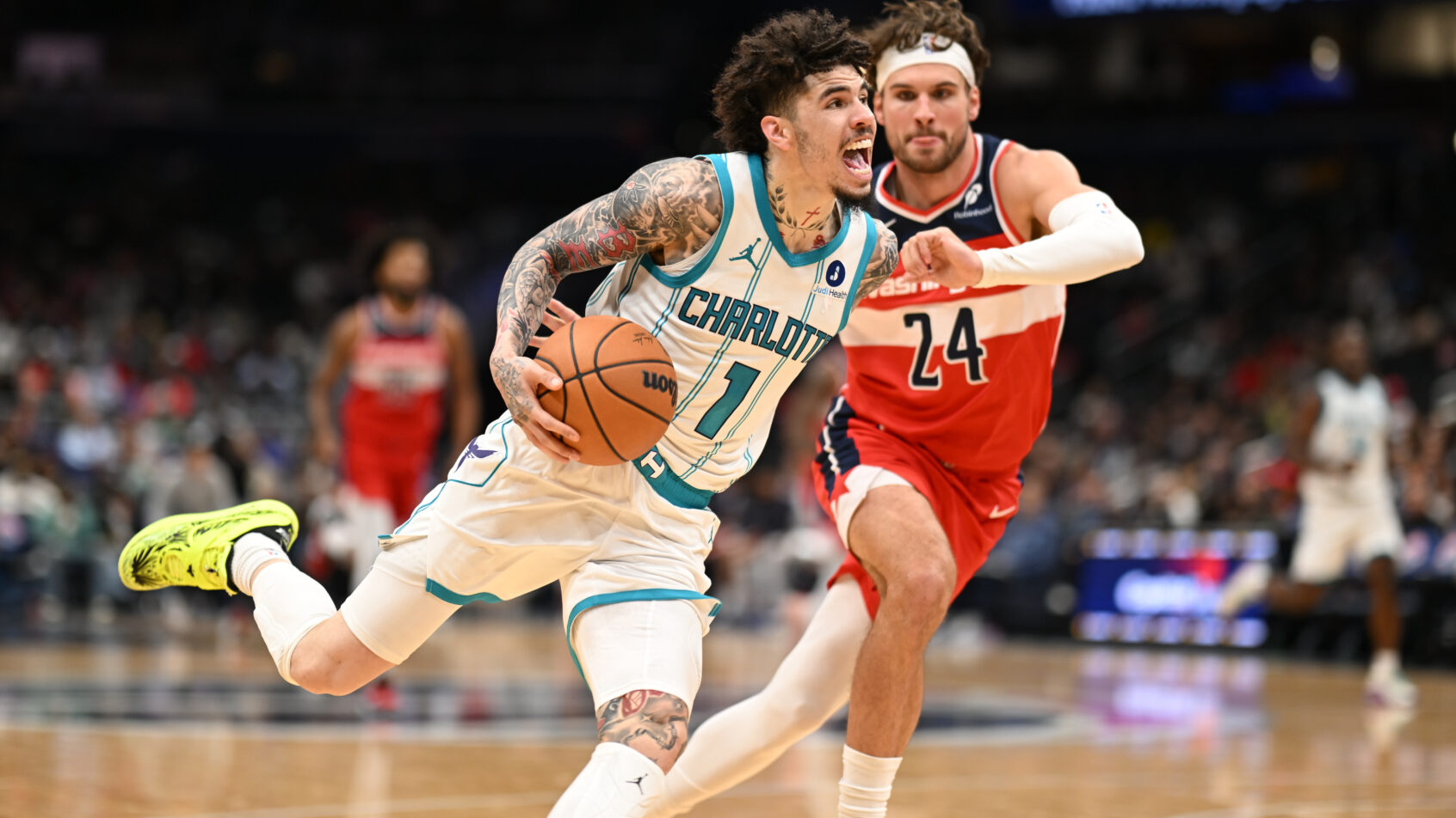 Charlotte Hornets guard LaMelo Ball driving to the hoop
