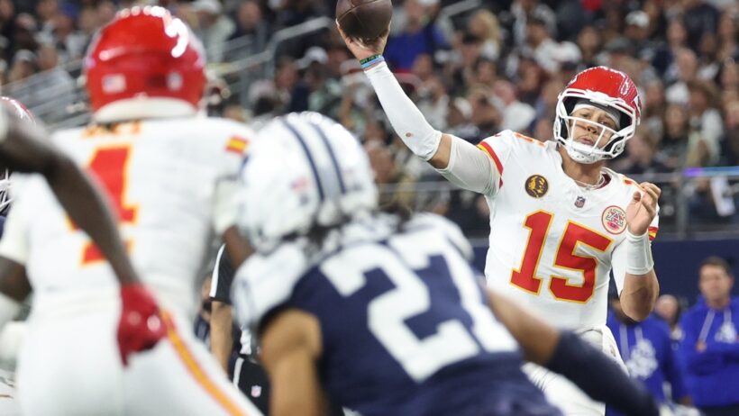 How to bet on the Chiefs in Missouri. Patrick Mahomes throwing.