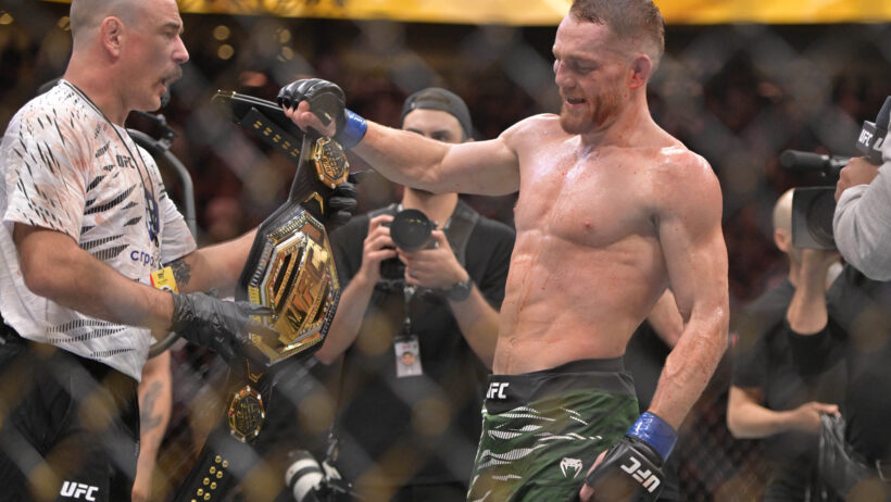 DELLA-MADDALENA-RECEBENDO-O-CINTURAO-DOS-MEIO-MEDIOS-UFC