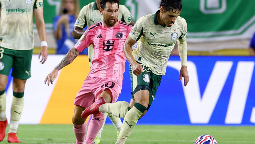 RAPHAEL-VEIGA-MEIA-DO-PALMEIRAS-EM-CAMPO-CONTRA-LIONEL-MESSI-DO-INTER-MIAMI-PELO-MUNDIAL-DE-CLUBES-DA-FIFA