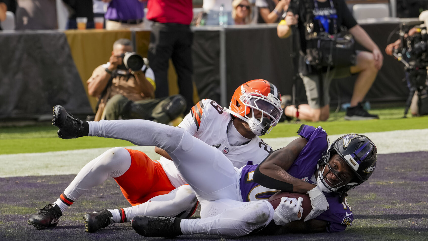 Baltimore Ravens wide receiver DeAndre Hopkins catching a TD pass against the Cleveland Browns