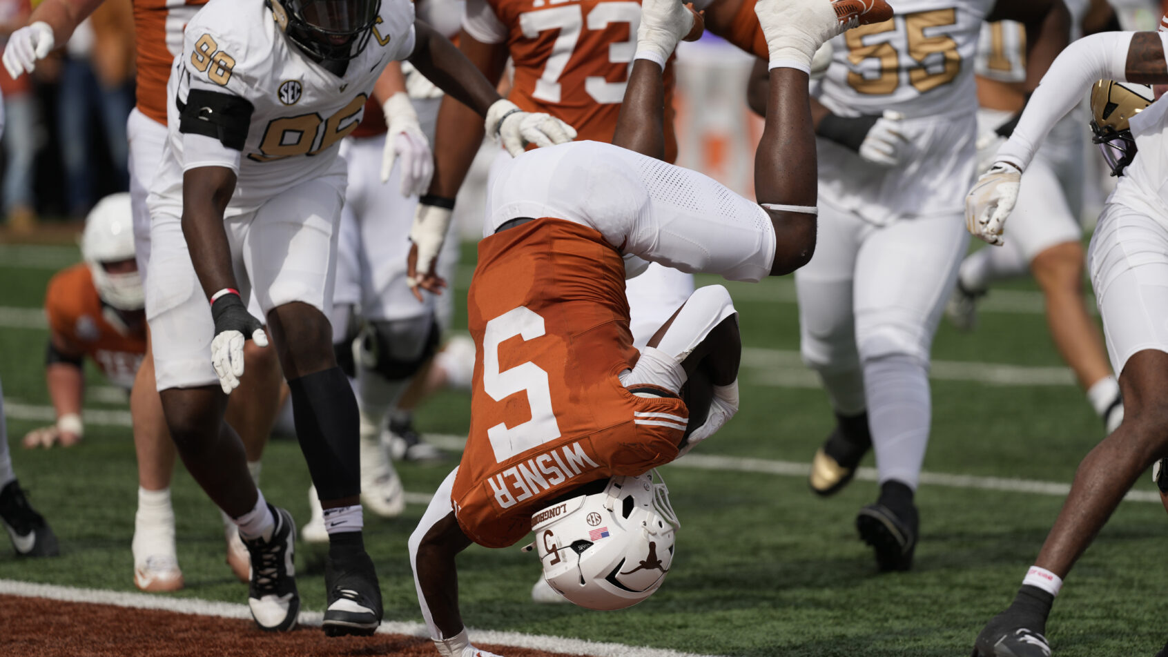 Quintrevion Wisner flips into the endzone versus Vanderbilt.