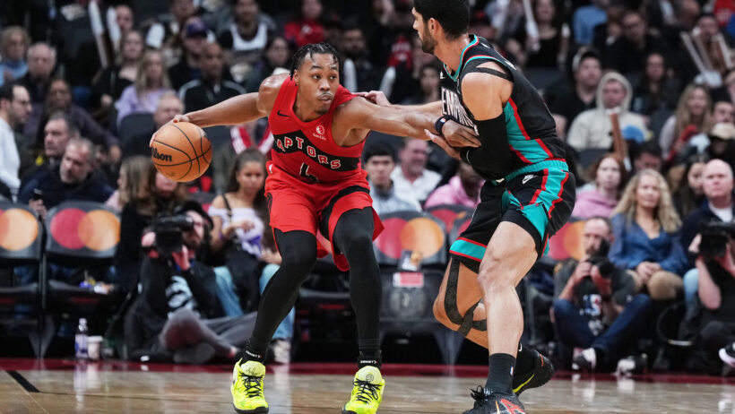 Toronto Raptors forward Scottie Barnes dribbling up the court