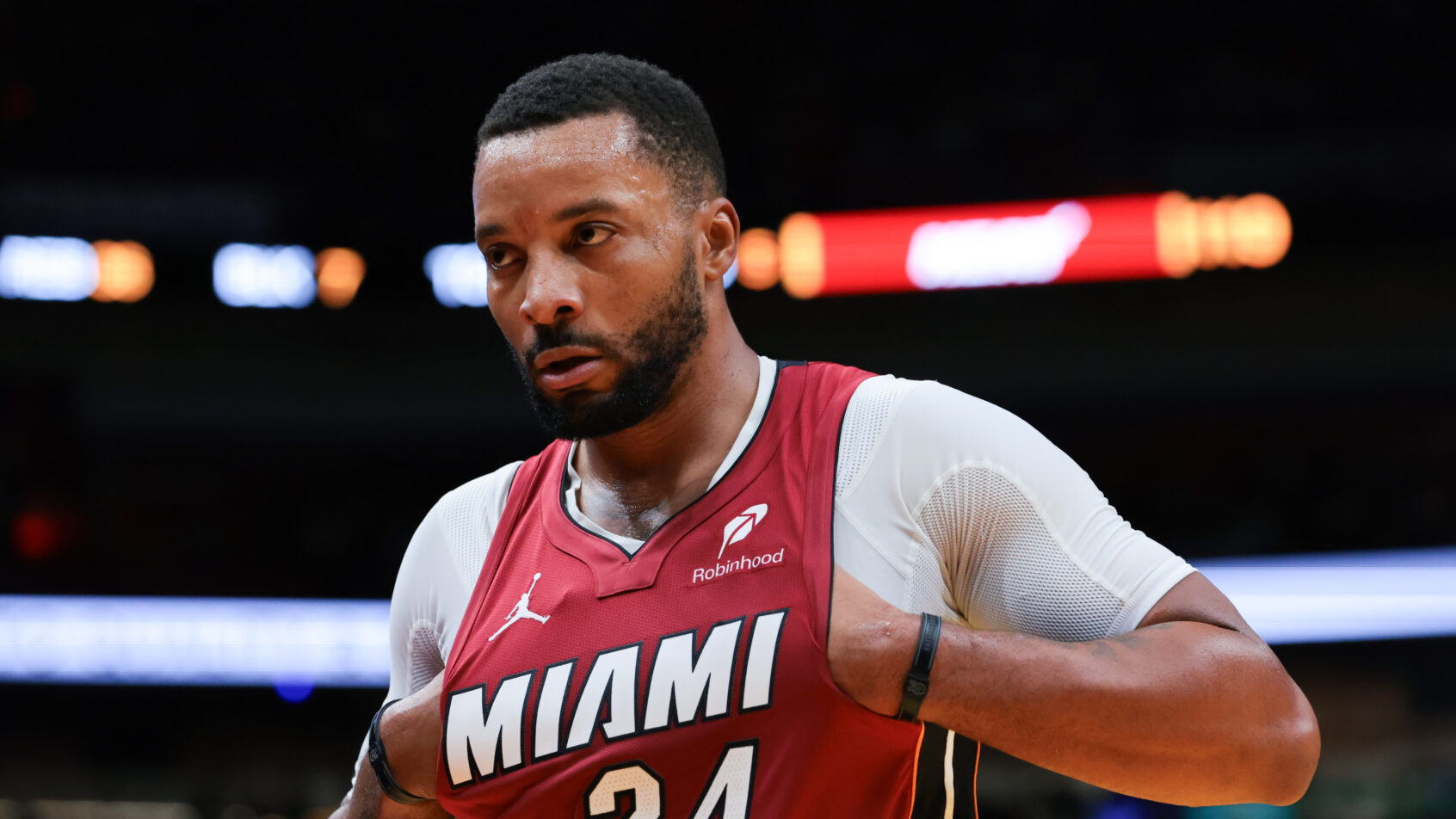 Norman Powell iso during a timeout in the Heat vs Hornets matchup.