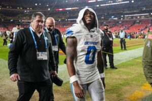 Jahmyr Gibbs leaving the field