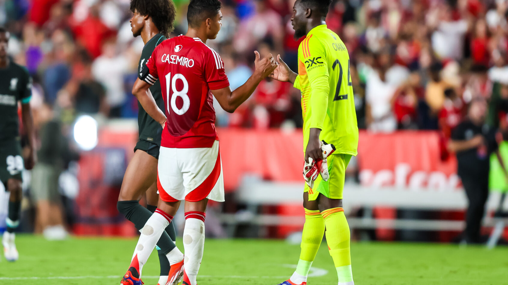 CASEMIRO-E-ONANA-JOGADORES-DO-MANCHESTER-UNITED-EM-AMISTOSO-CONTRA-O-LIVERPOOL