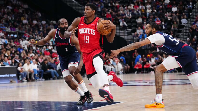 Houston Rockets guard Nate Williams drives to the basket against the LA Clippers