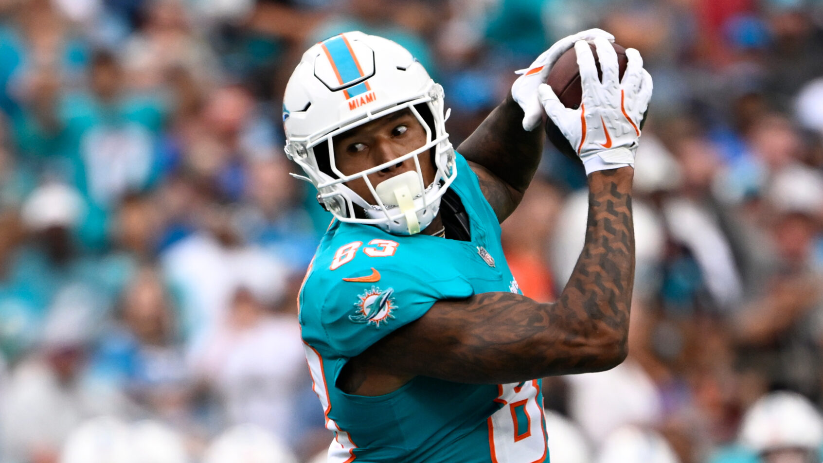 Darren Waller catches the ball