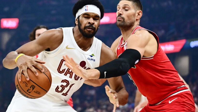 Cavaliers center Jarrett Allen drives to the basket against Chicago Bulls center Nikola Vucevic