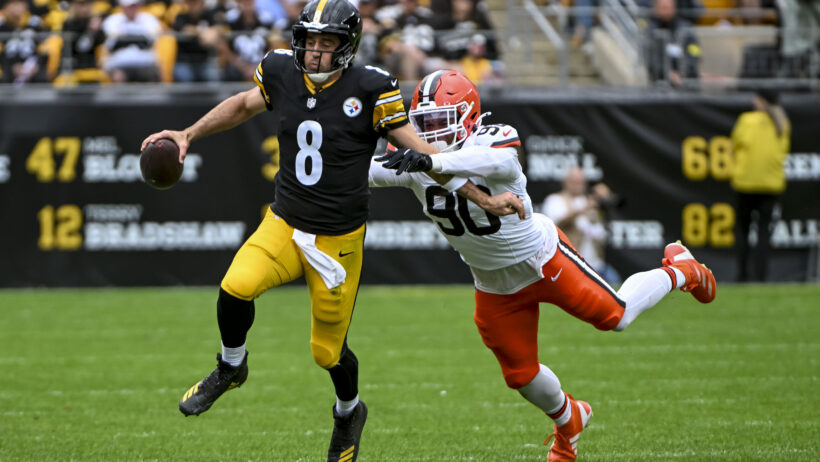 Cleveland Browns defensive end Joe Tryon-Shoyinka tries to tackle Pittsburgh Steelers quarterback Aaron Rodgers