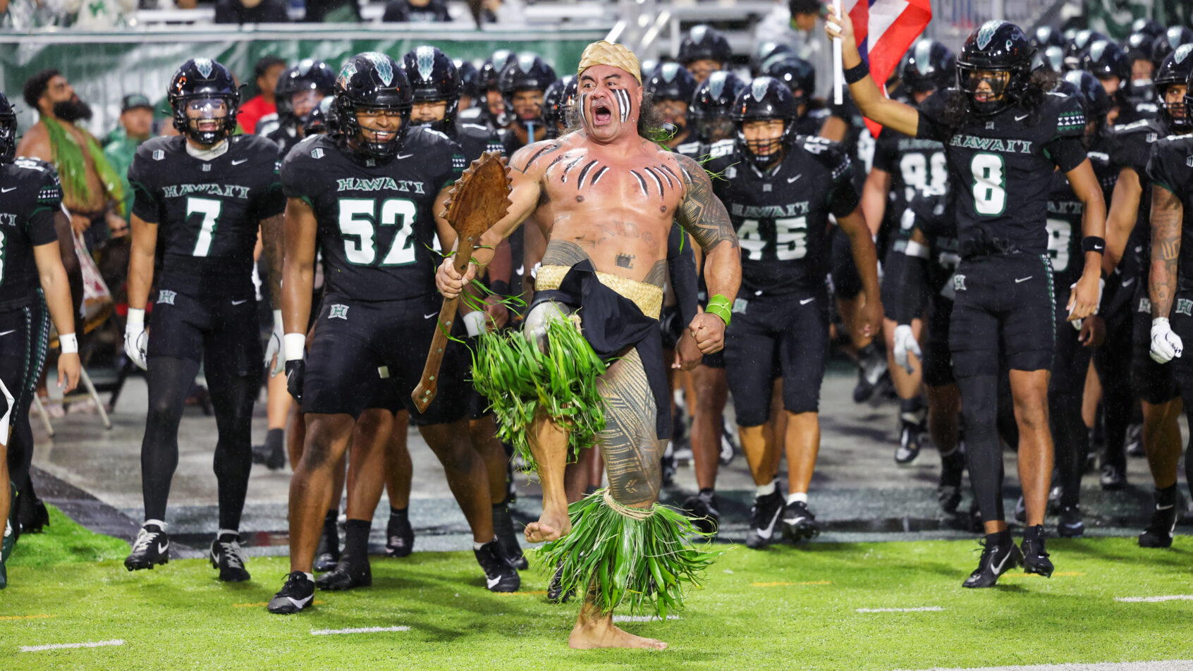 The Hawaii Rainbow Warriors get set to take the field.