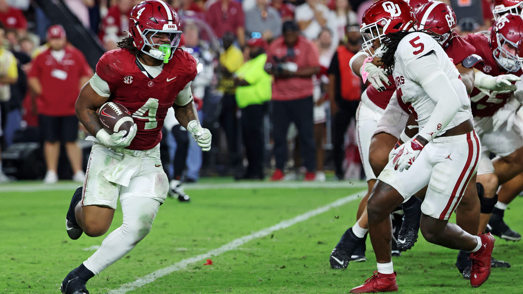 Alabama Crimson Tide running back Daniel Hill carries the ball against the Oklahoma Sooners
