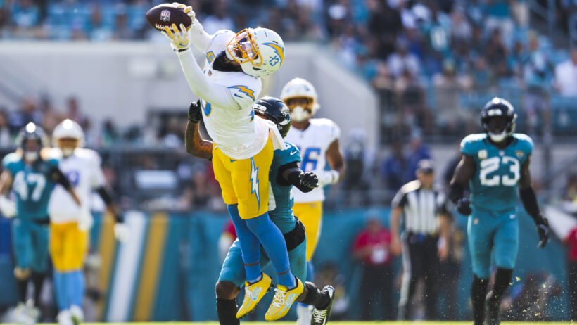 Los Angeles Chargers wide receiver Keenan Allen catching a pass