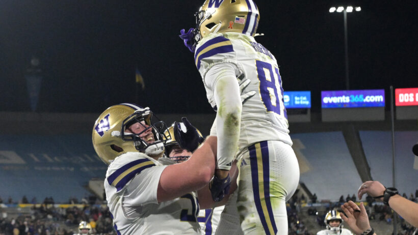 Dezmen Roebuck celebrates a Washington touchdown versus UCL.